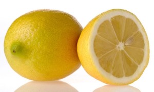 Agua-con-limón-para-adelgazar