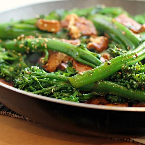 tofu con verduras salteadas