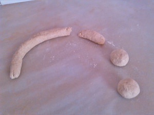 Dando forma a las tortitas de avena y trigo sarraceno